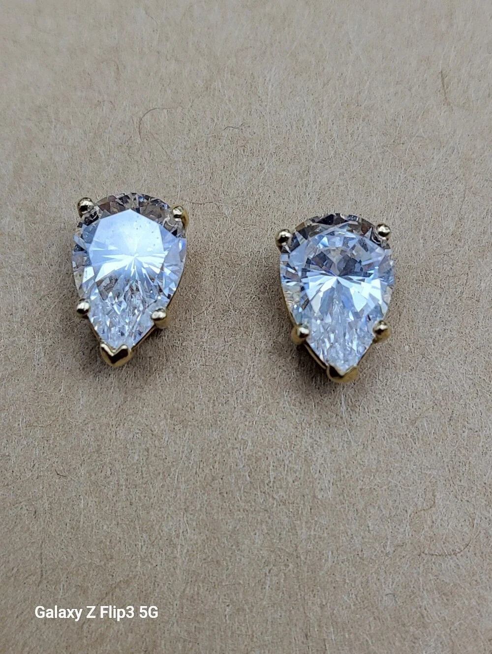 14K Gold w/Teardrop/Pear Crystal Stud Earrings - Elegant Classic Timeless Unisex